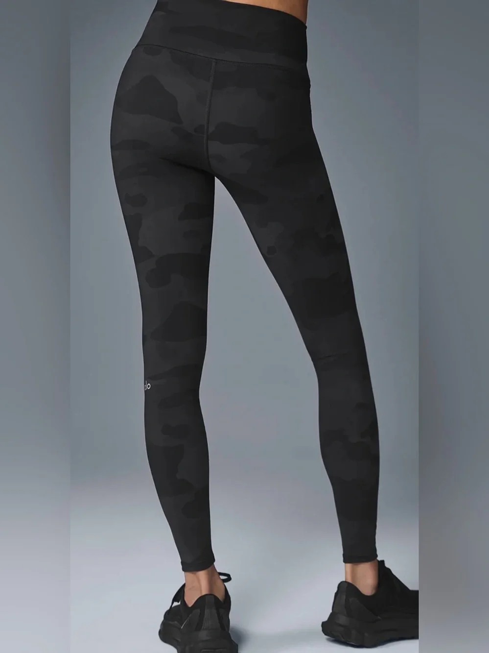 Alo High-Waist Camo Vapor Legging. Size M